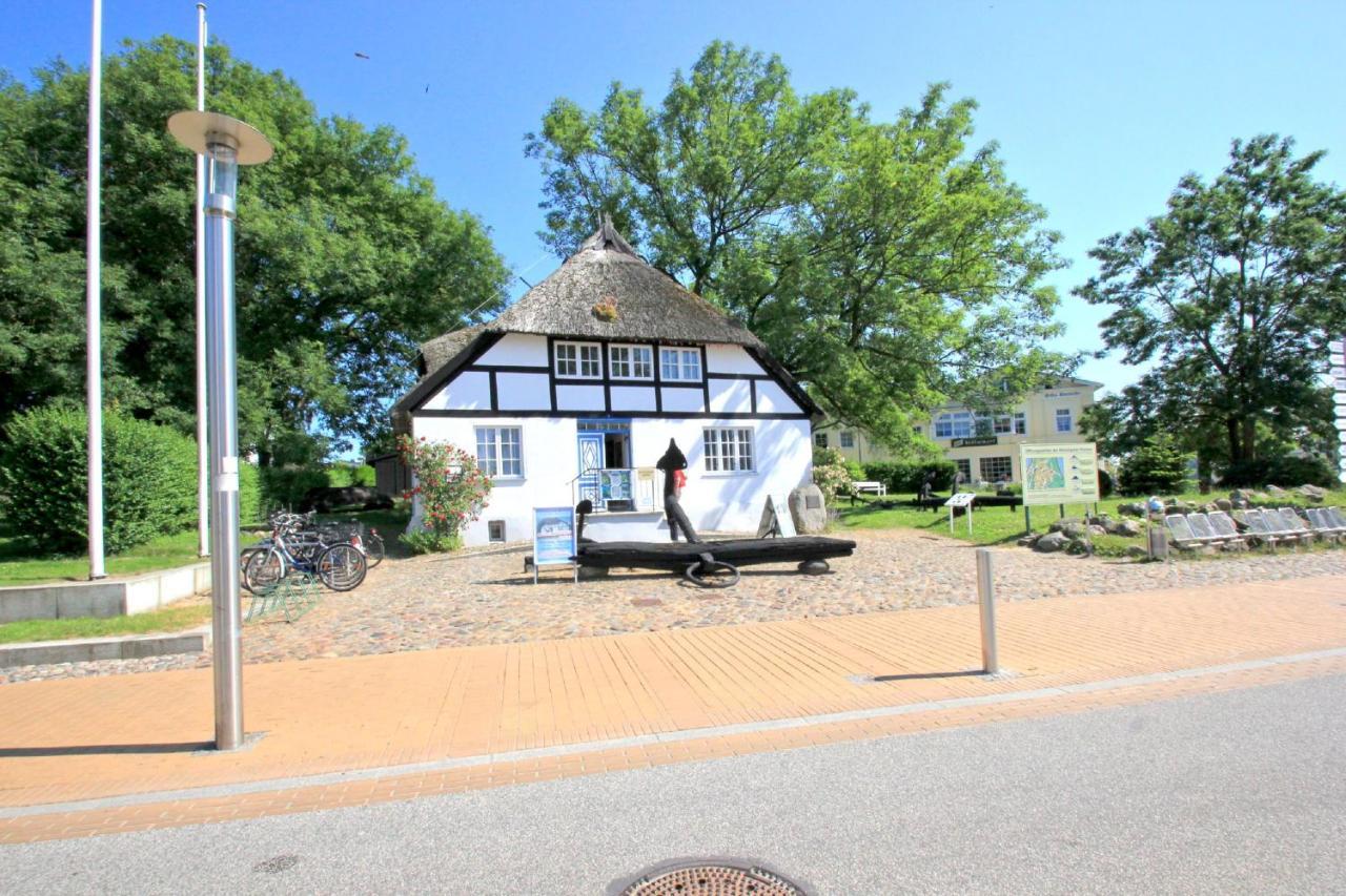 Zentrale Fewo Mit Balkon, Gratis Nutzung Vom Ahoi Erlebnisbad Und Sauna In Sellin - Villa Buskam Fewo 27 Goehren (Ruegen) Exterior foto